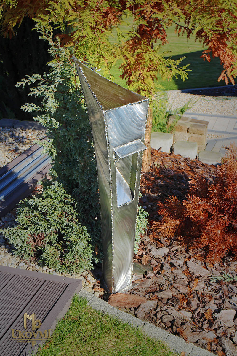 Exteriérové nerezové svietidlo - moderná záhradná lampa