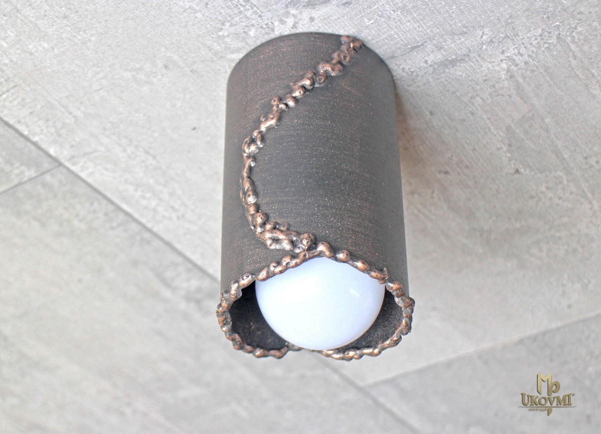 Dizajnové stropné svietidlo IDEÁL - ručne kované tienidlo
