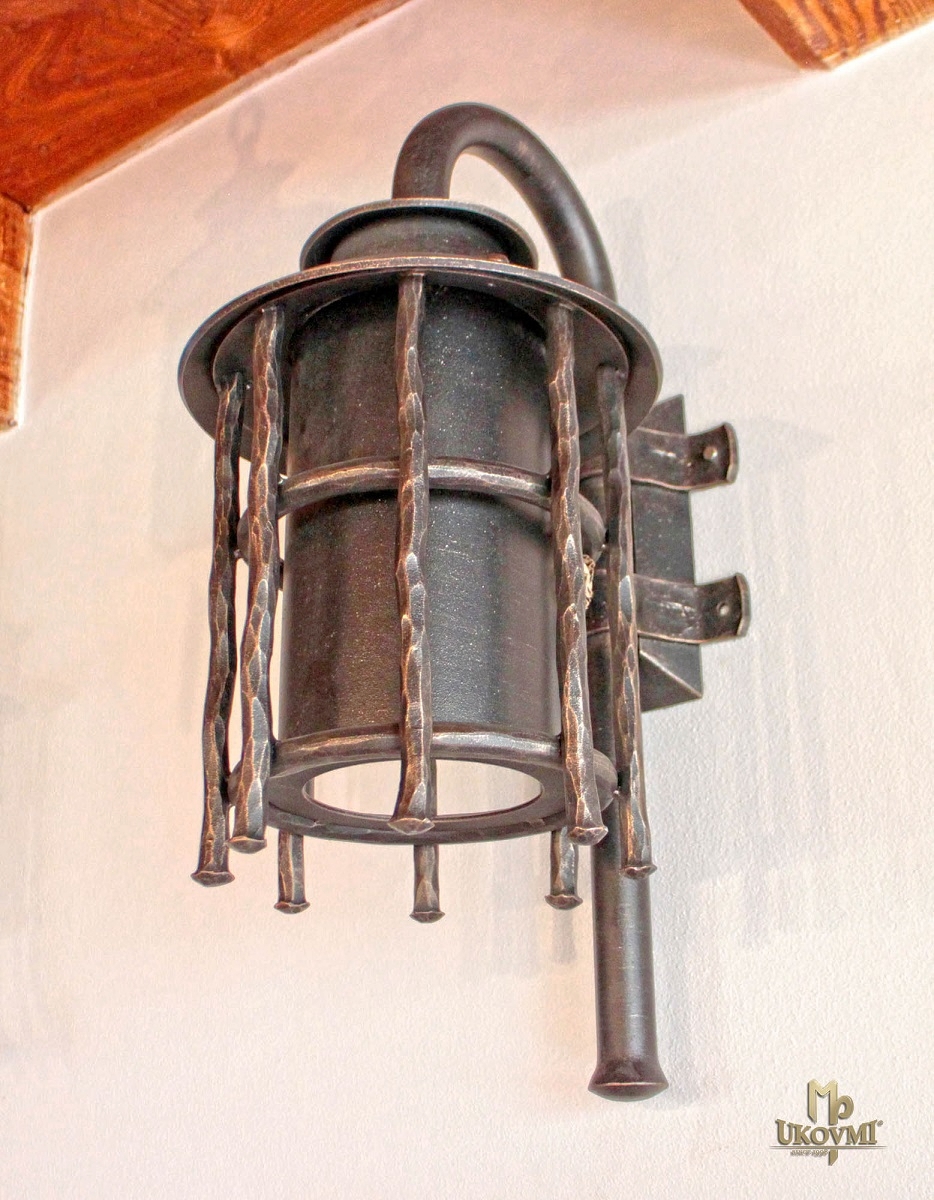Záhradné kované svietidlo BABIČKA - nástenná lampa