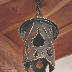 Dizajnov rune kovan svietidlo IDEL - interirov zvesn svietidlo je na obrzku v medenej patine