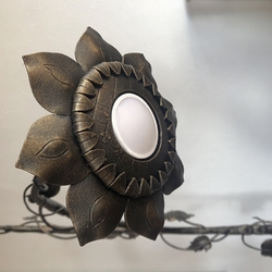 Exkluzívne stojanové svietidlo navrhnuté a ručne vykované v ateliéri kováčskeho umenia UKOVMI vo Veľkom Šariši