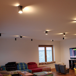 Celkov pohad na stropn osvetlenie obvaky rodinnho domu - originlne svietidl so zrukou kvality