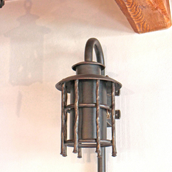 Záhradná nástenná lampa BABIČKA vo vintage štýle - svietidlo pre bočné osvetlenie exteriérových priestorov